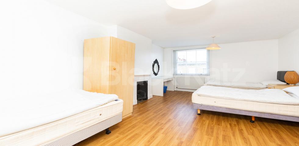 			MINS TO UCL, SOAS & LSE, 4 Bedroom, 1 bath, 1 reception Flat			 Bedford Place, BLOOMSBURY